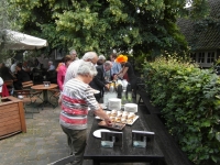 Dante leden en lekkere gebakjes